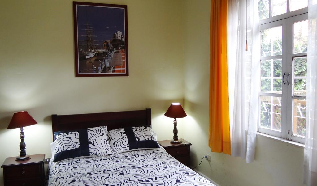 The Yellow House Quito Bagian luar foto
