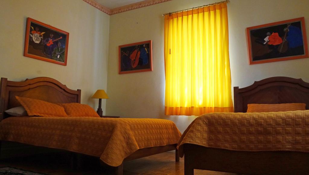 The Yellow House Quito Bagian luar foto