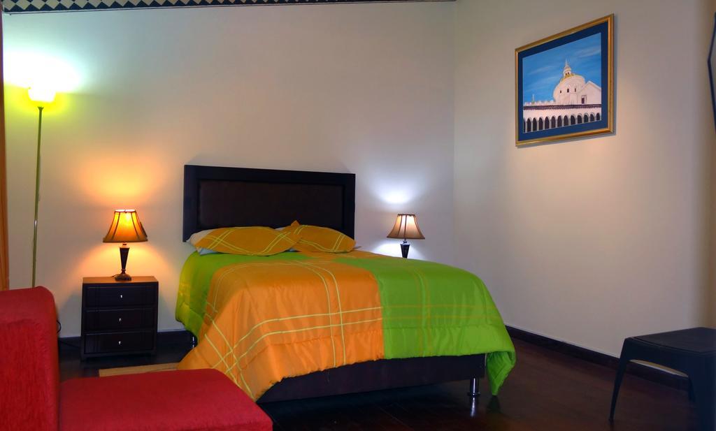 The Yellow House Quito Ruang foto