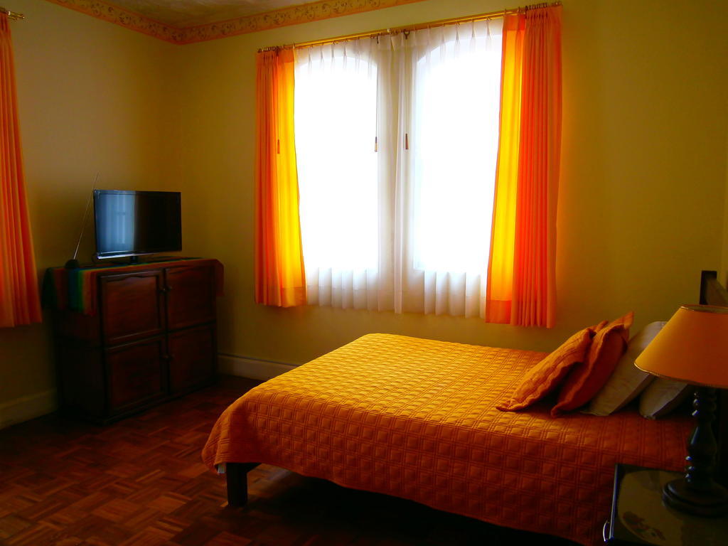 The Yellow House Quito Ruang foto