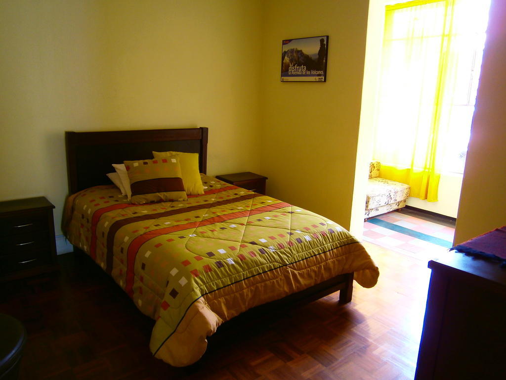 The Yellow House Quito Ruang foto