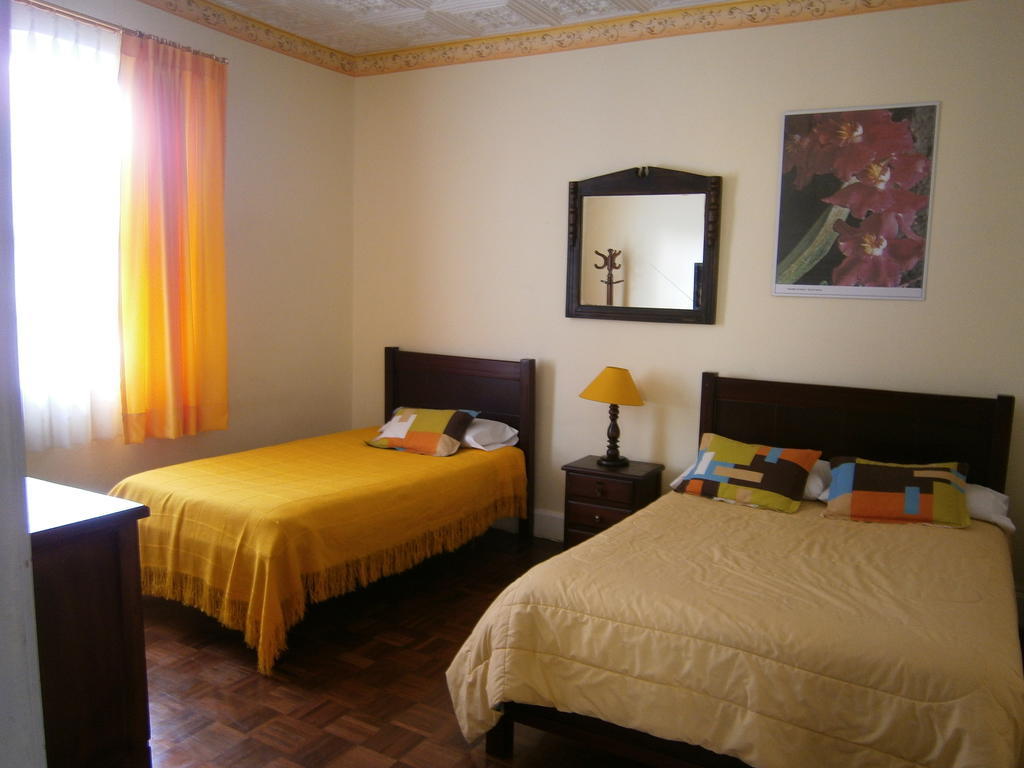 The Yellow House Quito Bagian luar foto